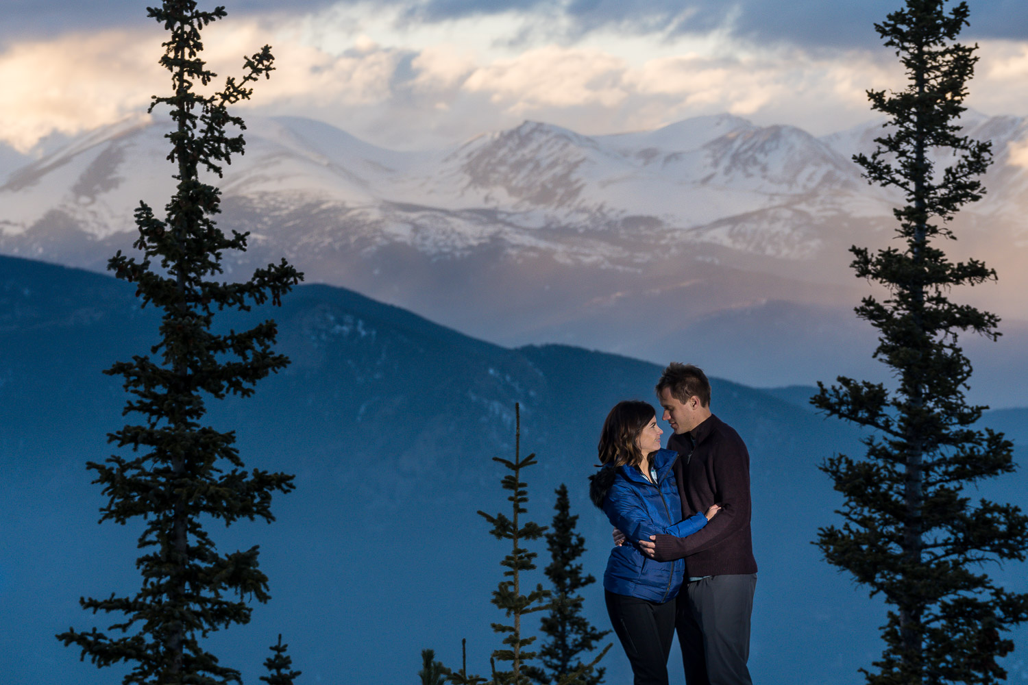 colorado engagement pictures in the mountains