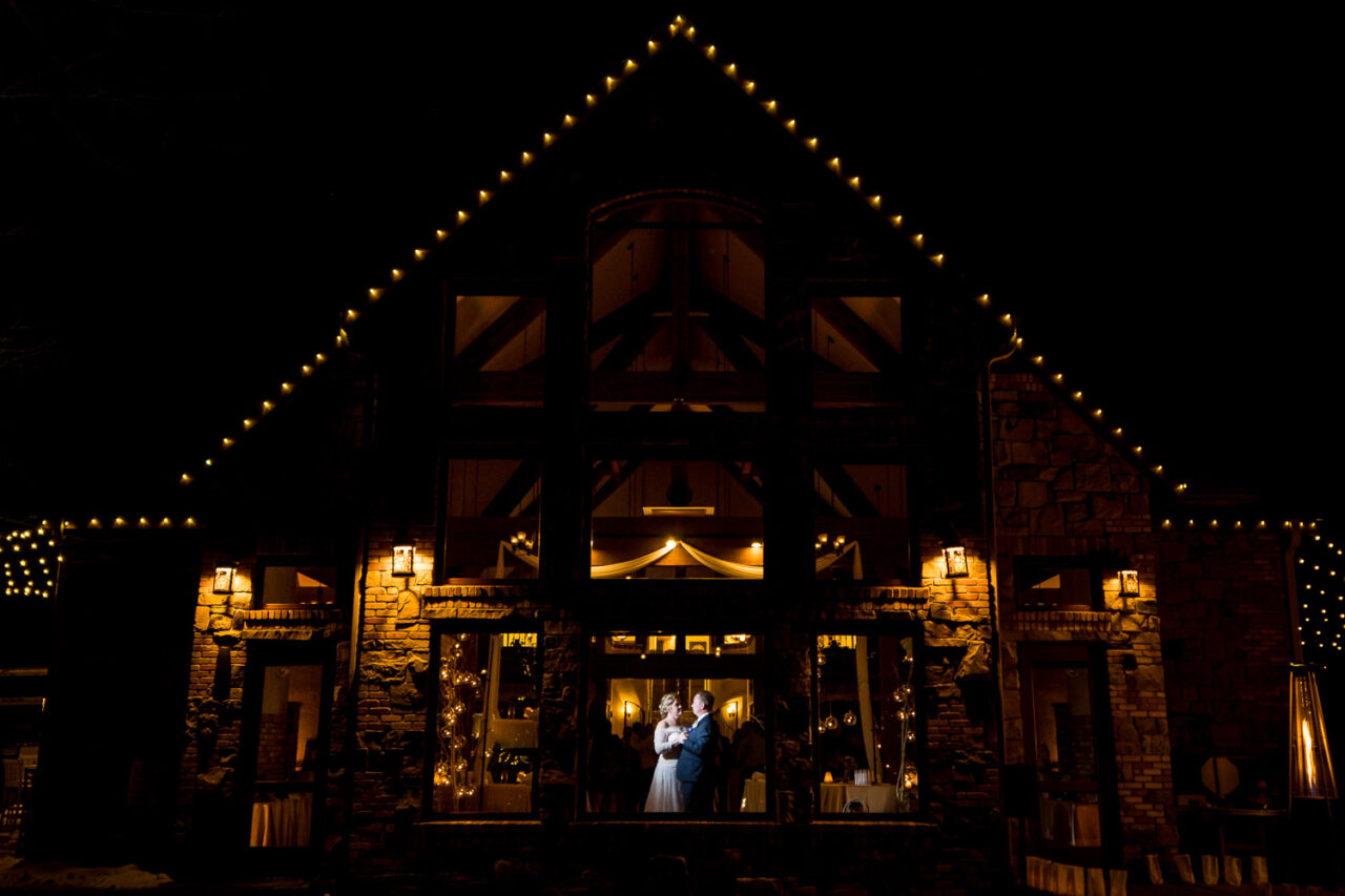 how to be a wedding photographer