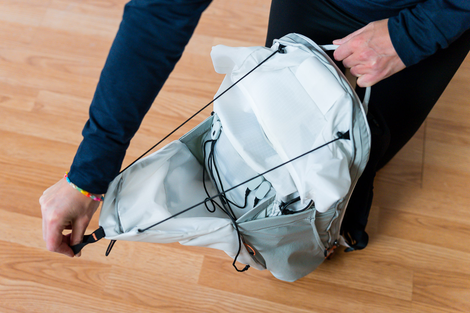 peak design outdoor backpack 25l with clamshell back pocket